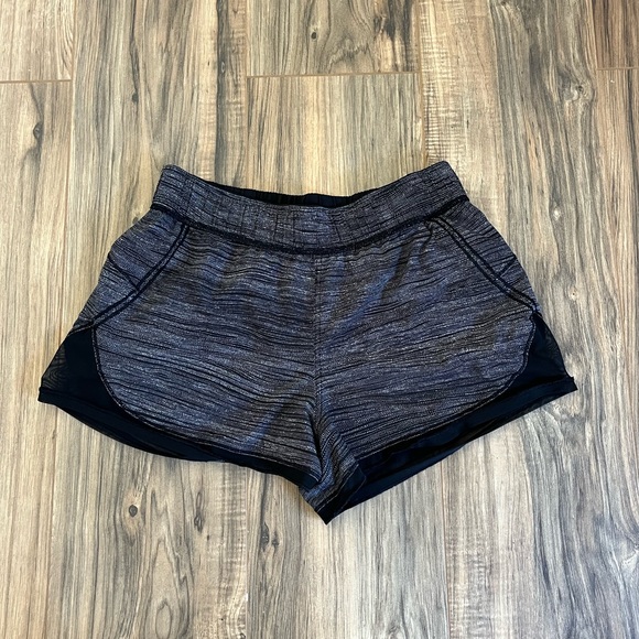 Reversible Lululemon workout shorts - Picture 3 of 5